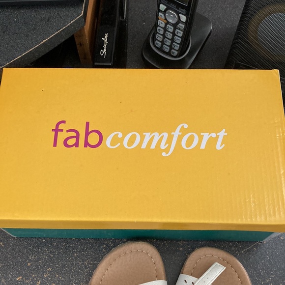 Fab comfort women sandals. Size 7. White color. - Picture 2 of 4